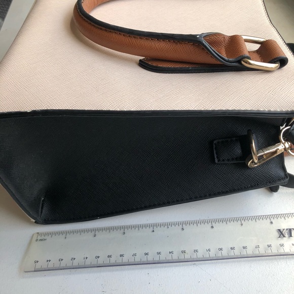 Call it Spring handbag with adjustable strap - Picture 6 of 6